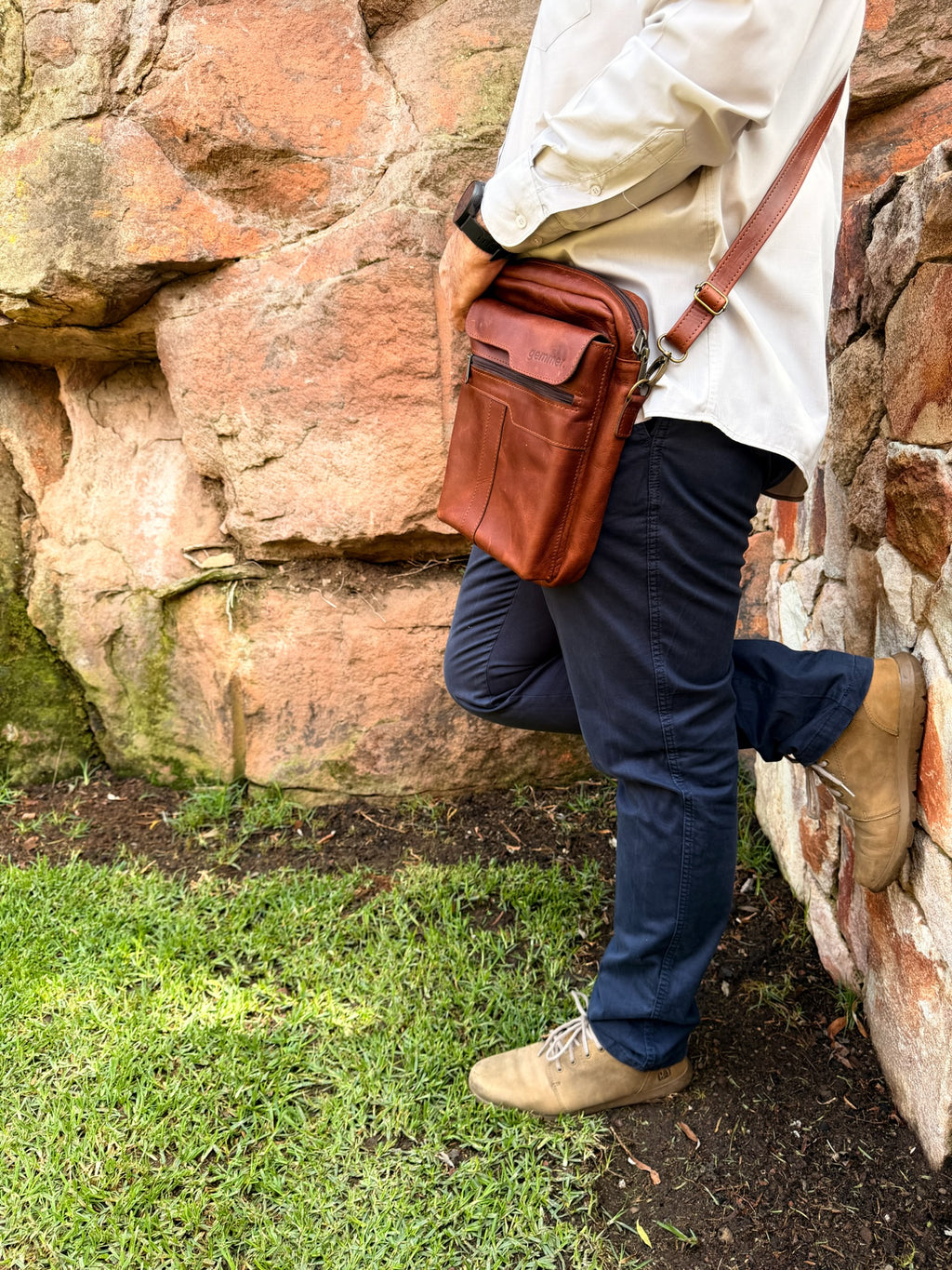 Alex Bag – Lifestyle Photo – Man Carrying Tobacco Leather Bag