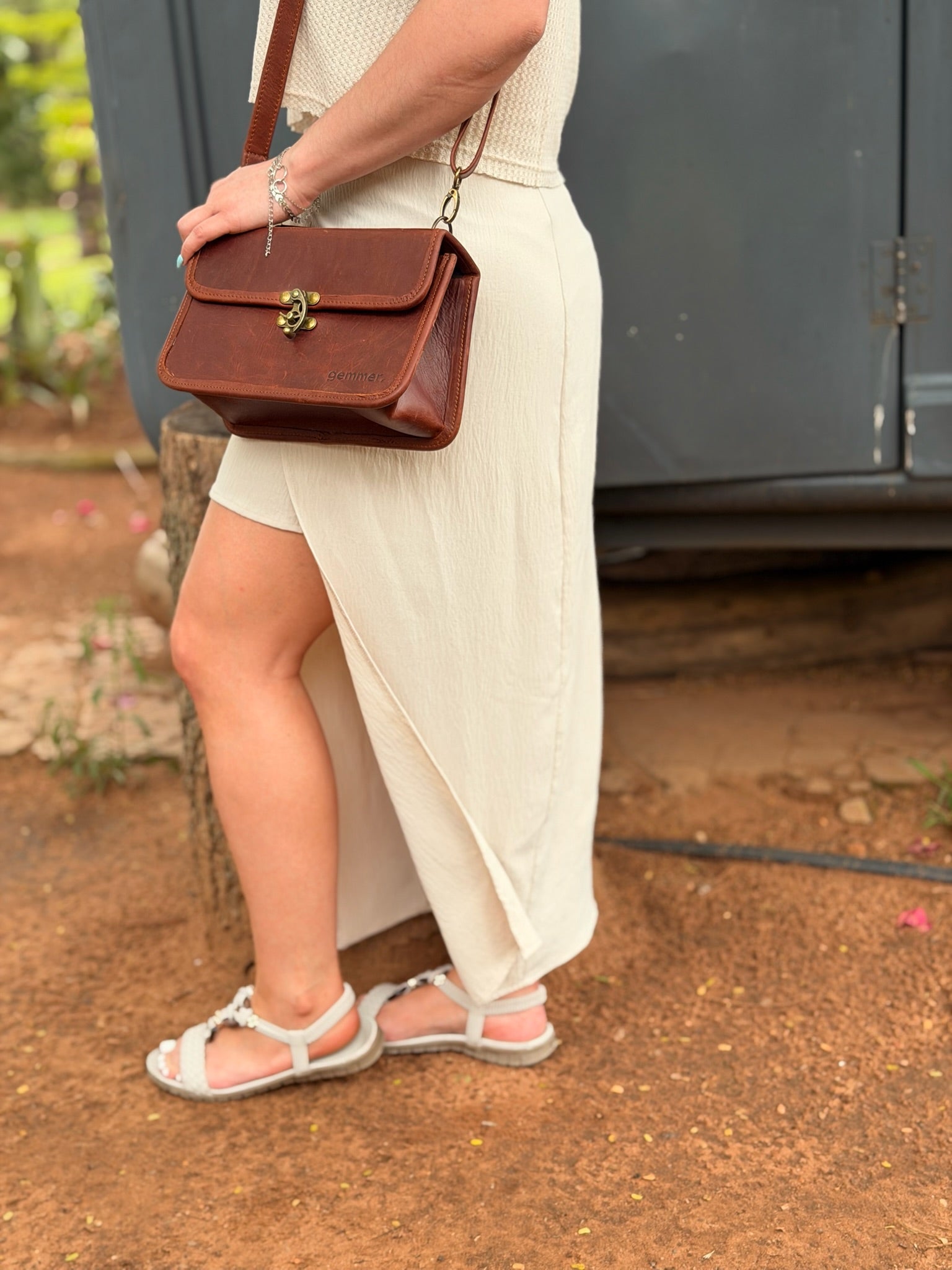 Amanda Handbag – Lifestyle Photo – Lady Carrying Tobacco Leather Bag