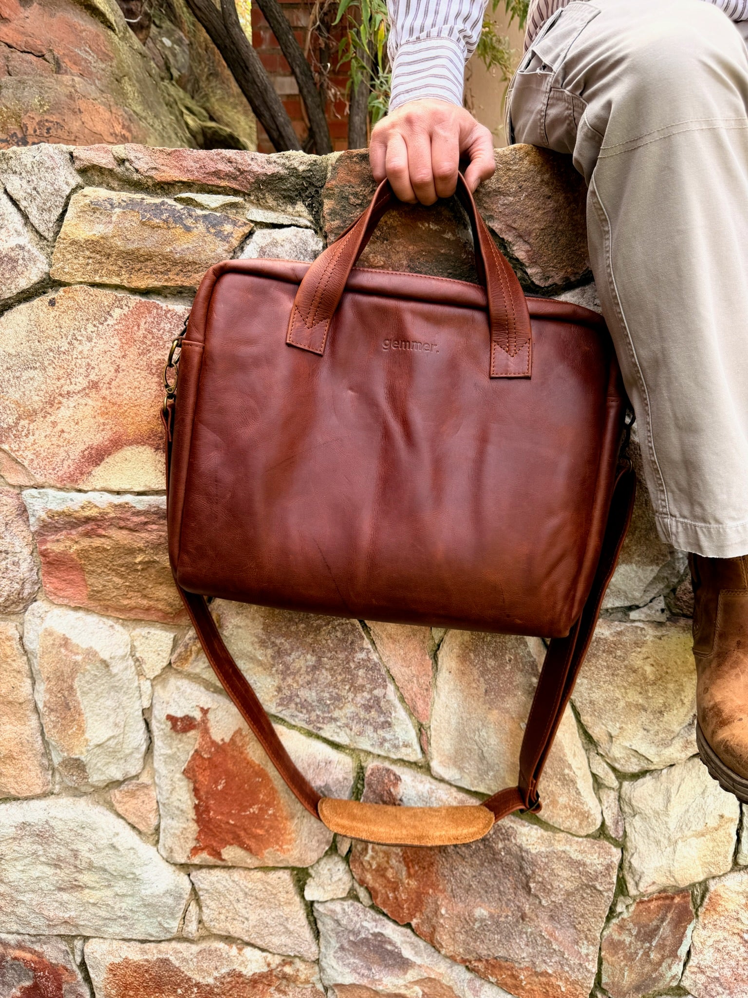 Ludwig Laptop Bag – Lifestyle Photo – Man Carrying Tobacco Leather Bag
